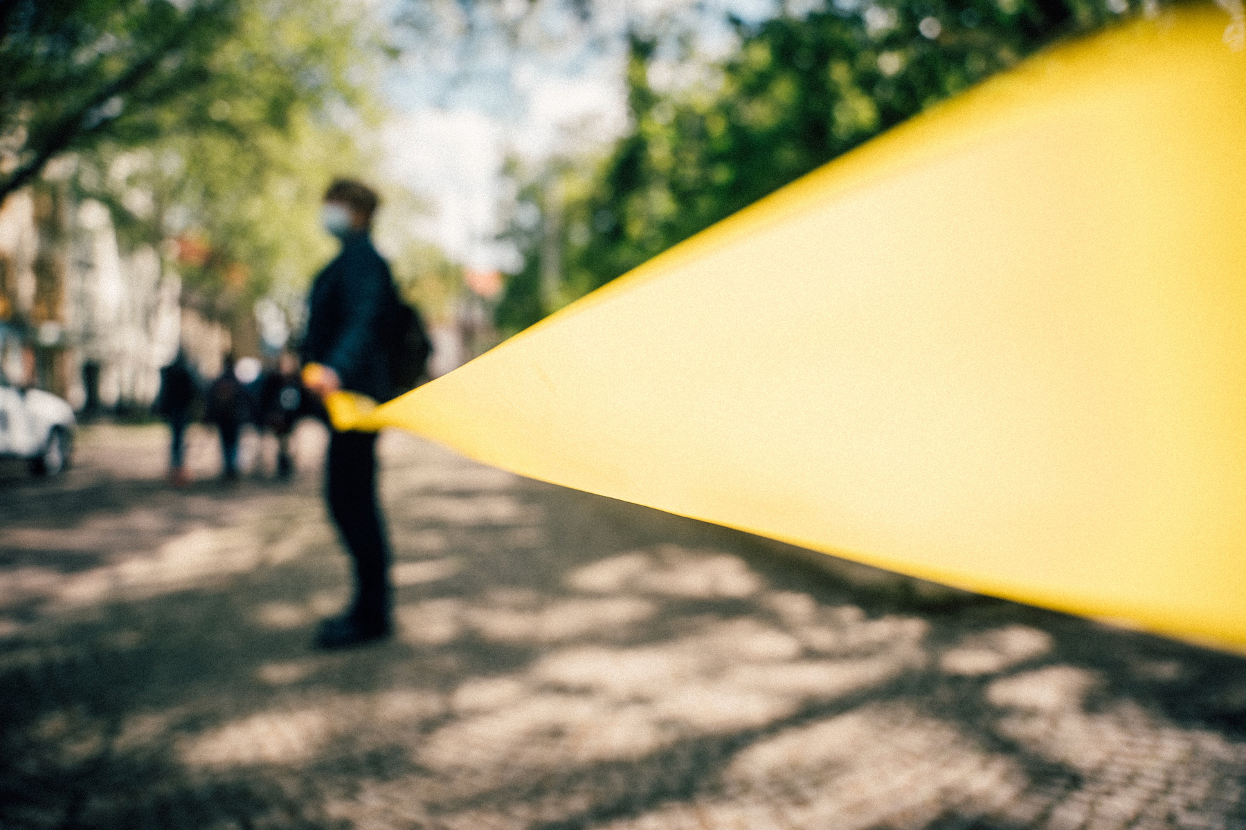 Ein „Band der Solidarität“ als Zeichen gegen Menschenverachtung.  